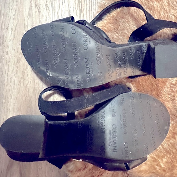 CORDANI Lola Knotted Platform Sandal
Black leather and suede
EU 38 US 7.5 NWOT - Picture 5 of 5